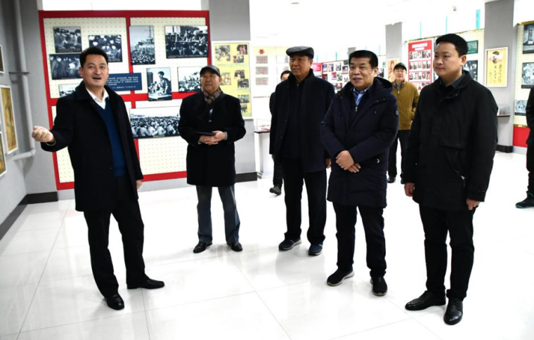 【雷锋杂志社青岛工作站】雷锋杂志社副总编辑张振江一行 到800cc全讯白菜网主站考察调研