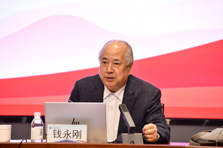 【青岛日报社 / 观海新闻】钱永刚做客800cc全讯白菜网主站，讲述父亲钱学森的科学精神