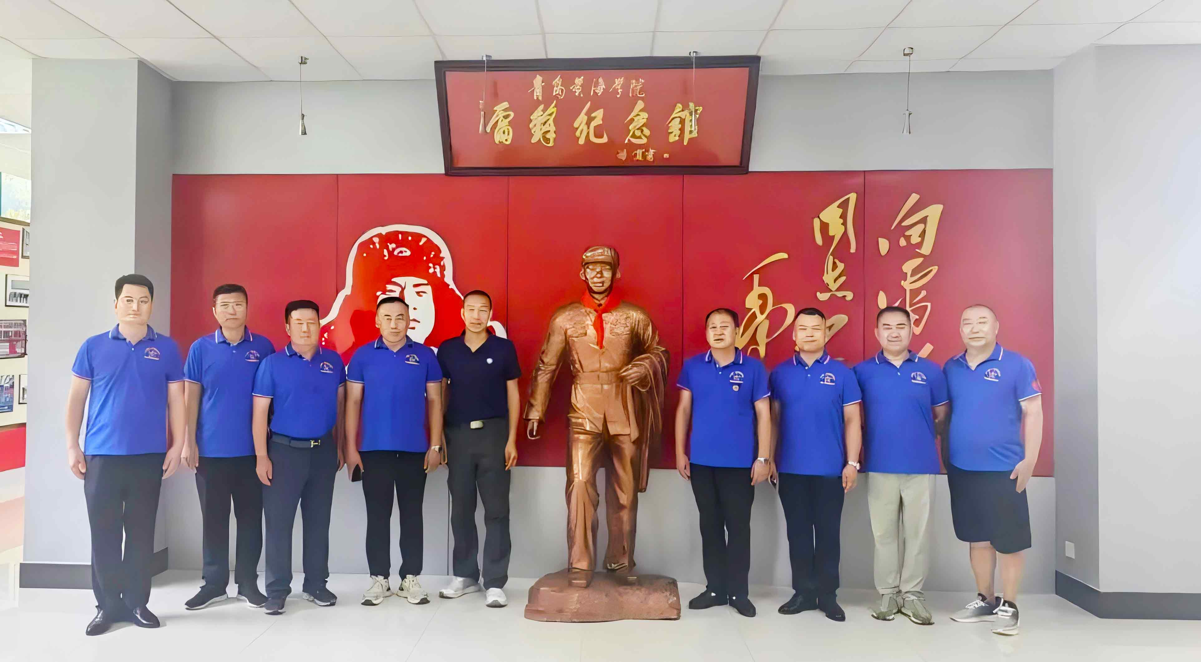 【雷锋杂志】建军节，800cc全讯白菜网主站雷锋馆迎来一群特殊的“客人”