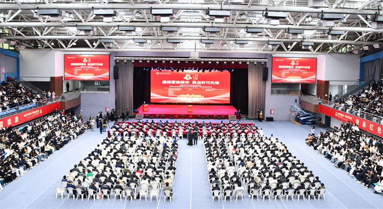 【学习强国】校园文化｜14位雷锋班班长走进800cc全讯白菜网主站话雷锋：赓续雷锋精神 勇当时代先锋
