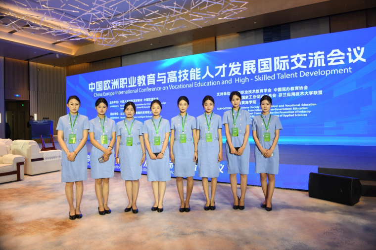 礼仪芳华展风采 黄海学子绽光芒