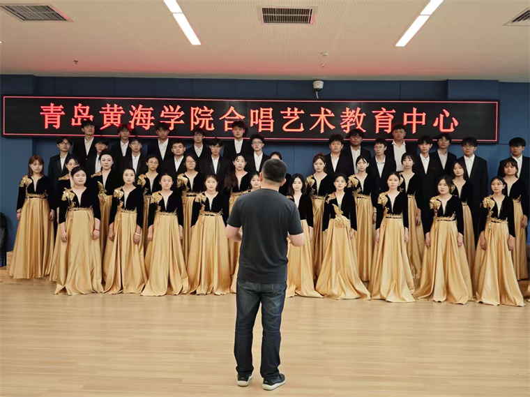 中国著名指挥家孙毅教授到全讯白菜教育学院交流指导